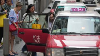Những chiêu trò cạnh tranh mới giữa taxi truyền thống và taxi công nghệ
