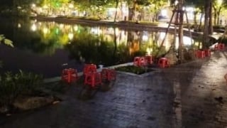 Xử lý 'xí chỗ' vỉa hè hồ Hoàn Kiếm để bán hàng
