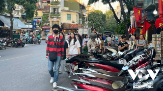 Bãi xe lậu “ăn nên làm ra” từ sự kiện kỷ niệm Giải phóng Thủ đô