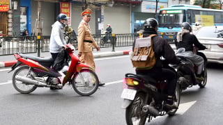 Xử lý nhiều xe máy đi ngược chiều sau phản ánh của VOV Giao thông