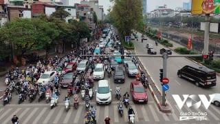 Cửa ngõ Thủ đô đông đúc trước kỳ nghỉ Lễ 30/4 - 1/5