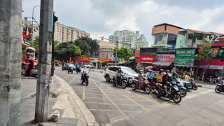 Vỉa hè xén hết, rồi sao?