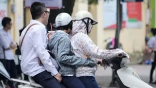 Xe máy chở quá số người quy định, có bị trừ điểm bằng lái?