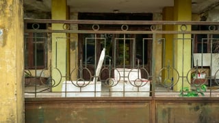 Những trụ sở bỏ hoang giữa lòng Thủ đô