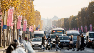 Paris hạn chế phương tiện qua lại ở trung tâm thành phố: Người dân nói gì?