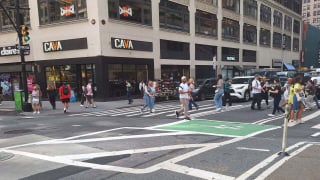 Xem New York thiết kế đường phố ưu tiên cho xe đạp và người đi bộ