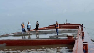 Phát hiện tàu vận chuyển 1.400m3 cát nhiễm mặn không giấy tờ
