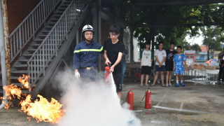 Trang bị kỹ năng sống cho học sinh từ trải nghiệm làm lính cứu hỏa