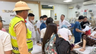 CSGT giành giật sự sống cho cháu bé trên cao tốc