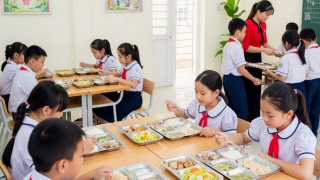 Phụ huynh băn khoăn khi phải viết đơn để được hỗ trợ suất ăn bán trú