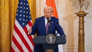 Tổng thống Mỹ Donald Trump cảnh báo áp thuế 15-50% với hàng loạt quốc gia