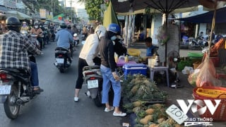 TP.HCM: Chợ tự phát ở ngã tư Bốn Xã nhiều năm lấn chiếm lòng đường
