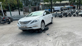 Phụ huynh đề nghị cấm hẳn việc lái ô tô trong sân trường