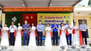 Kiểm toán nhà nước và nhà tài trợ bàn giao công trình phụ trợ và hỗ trợ thầy, trò trường Sơn Lĩnh