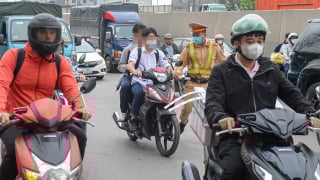 Để cha mẹ không phải bất đắc dĩ giao xe cho con