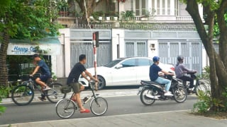 Nắng ngồi sau yên