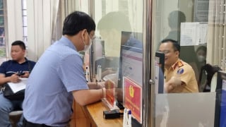 Chuyển đổi số giúp đăng ký xe ở Hà Nội nhanh, gọn, không phải xếp hàng