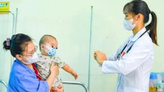 Bệnh viện Nhi Hải Dương phân luồng điều trị trẻ mắc Covid-19
