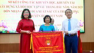 Hội Khuyến học TP. Hải Dương nhận Cờ thi đua xuất sắc
