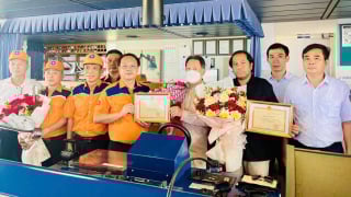 Khen thưởng tàu nước ngoài cứu sống 11 ngư dân Việt Nam
