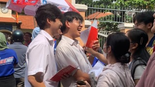 Kỳ thi tốt nghiệp THPT 2025 kết thúc: Sĩ tử nhẹ lòng sau hai ngày “vượt vũ môn”