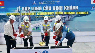 Hợp long Cầu Bình Khánh trên đường cao tốc Bến Lức - Long Thành