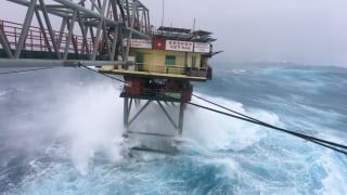 Nhà giàn DK1 điểm tựa vững chắc cho ngư dân vươn khơi bám biển