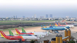 Nên tăng trần hay bỏ hẳn trần giá vé máy bay?