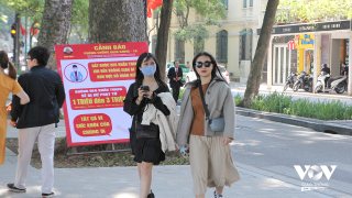COVID-19 gia tăng, Bộ Y tế khuyến cáo đeo khẩu trang