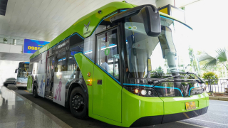 Đưa vào hoạt động 2 xe buýt điện miễn phí khách nối chuyến tại sân bay Nội Bài