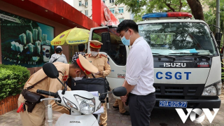 CSGT chưa kiểm tra bằng lái xe tích hợp trên VNeID