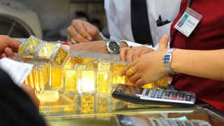 Làm gì để kinh tế 2024 bớt rủi ro với những cú sốc giá vàng