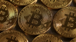 Giá vàng miếng SJC và Bitcoin tiếp tục lập kỷ lục mới