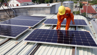Khuyến khích phát triển điện mặt trời mái nhà nhưng cần ngăn trục lợi
