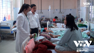 Bệnh nhi nguy kịch sau vụ ngộ độc bánh mì đang được hồi sức cấp cứu thế nào?