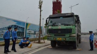 Hà Nội: Kiên quyết xử lý vi phạm kết cấu hạ tầng, quá tải, gây ô nhiễm
