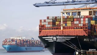 Giá cước vận tải đường biển tăng vọt cảnh báo thương mại toàn cầu