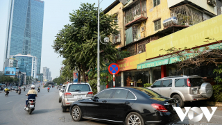 Tài xế “méo mặt” vì thiếu điểm dừng đỗ