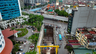 Rào chắn gầm cầu vượt Nguyễn Chí Thanh để thi công ga ngầm đường sắt Nhổn - Ga Hà Nội