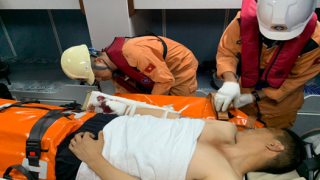 Cứu nạn thành công thuyền viên quốc tịch Trung Quốc bị tai nạn lao động