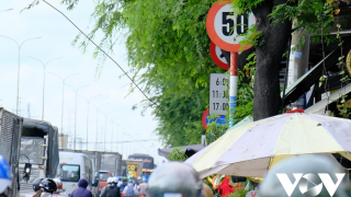 Biển báo như bẫy người đi đường