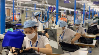 Đề xuất giảm giờ làm để người lao động tìm bạn đời, tăng mức sinh