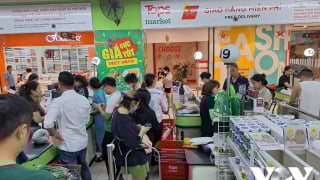 Sau bão, thực phẩm, rau xanh vẫn 'cháy hàng'