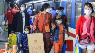 Hỗ trợ 2.000 vé tàu và 400 vé máy bay cho người lao động trong dịp Tết Nguyên đán