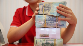Lượng tiền người dân gửi vào ngân hàng tiếp tục đạt kỷ lục mới