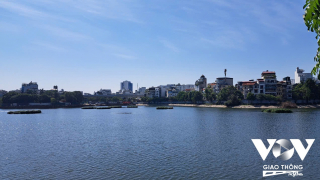 Ao hồ Hà Nội liên tục bị xâm hại