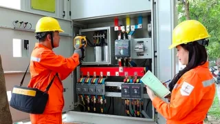 Người dân và doanh nghiệp ‘đau đầu’ vì tăng giá điện