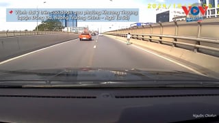'Sốc' trước màn trượt patin điêu luyện tại vành đai 2 trên cao