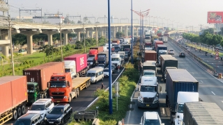 TP.HCM: Hàng ngàn phương tiện “đứng hình” trên đường Võ Nguyên Giáp