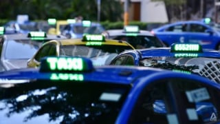 Cho phép chuyển đổi ô tô cũ thành taxi, tạo sân chơi công bằng hơn?